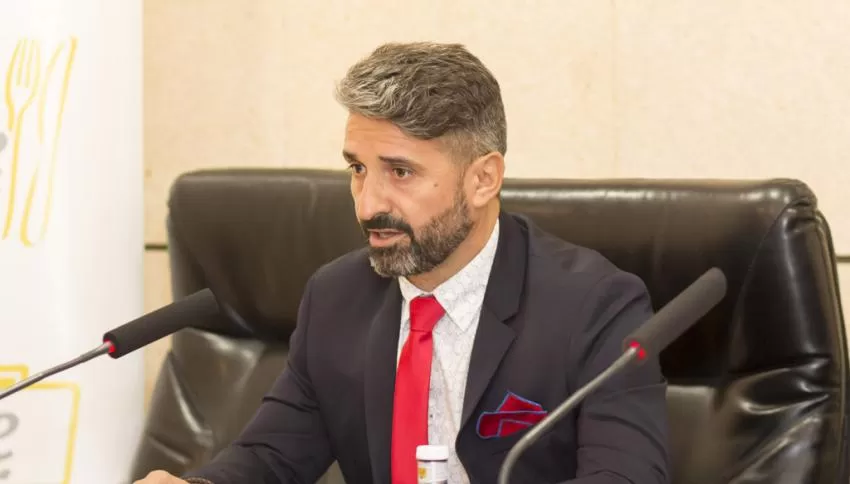 Hostemur solicita ampliar el interior y extender la hora de cierre a las once