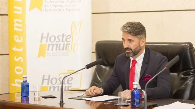 Hostemur traslada a la consejera de Empresa su "indignación e inquietud" por la gestión de la pandemia