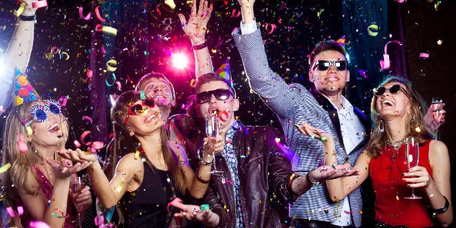 HoyTú recrimina el agravio comparativo al ocio nocturno y el permiso a macrofiestas de Nochevieja