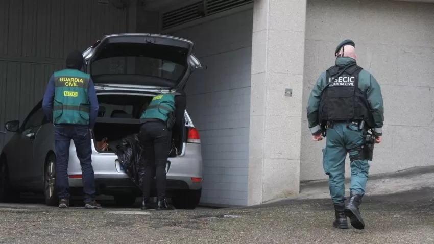 Interceptado un vehículo dotado con un sistema de imanes para ocultar droga en Murcia