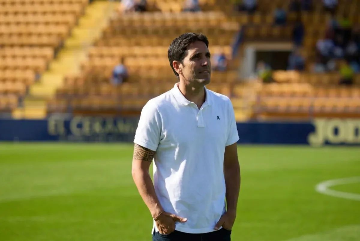 Íñigo Vélez destaca la importancia de la Copa y la confianza en resolver los problemas institucionales del Cartagena