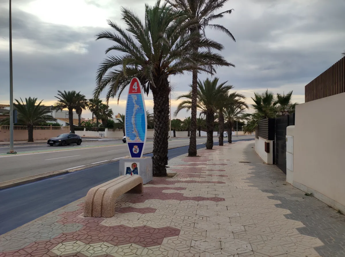 Intervalos de cielos nubosos, brumas matinales y máximas en descenso en el interior