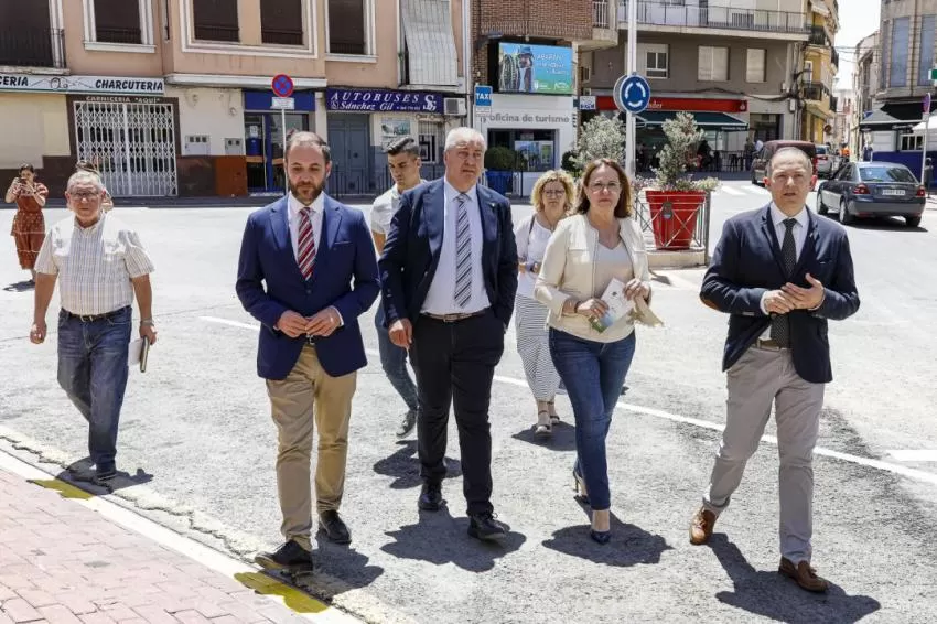 Isabel Franco asiste a la inauguración del entorno de la Oficina de Turismo de Abarán