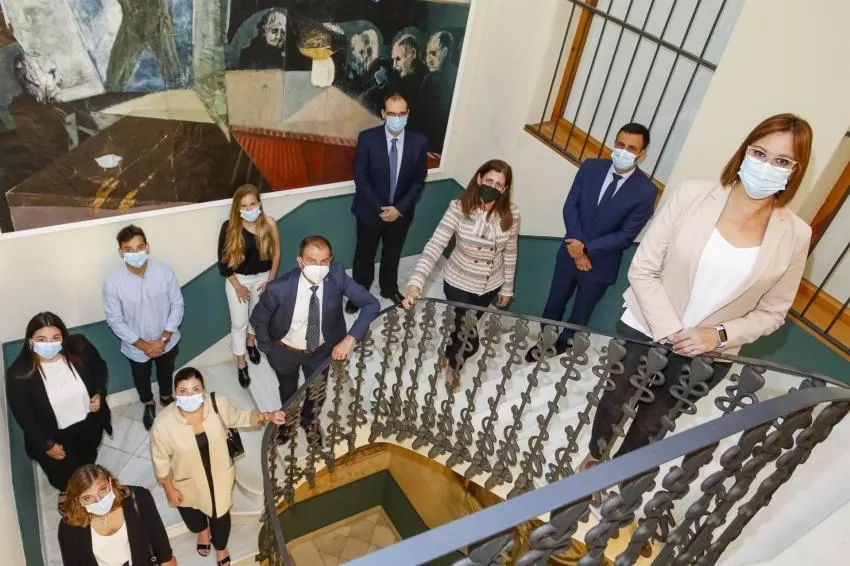 Isabel Franco recibe a los alumnos becados del programa Golondrina