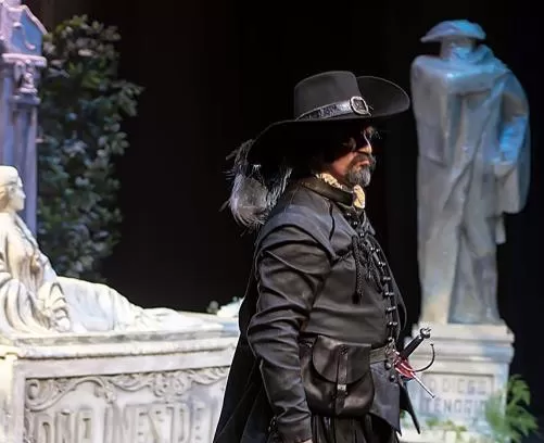 Lo que esconde 'El Tenorio' tras el telón del Teatro Romea