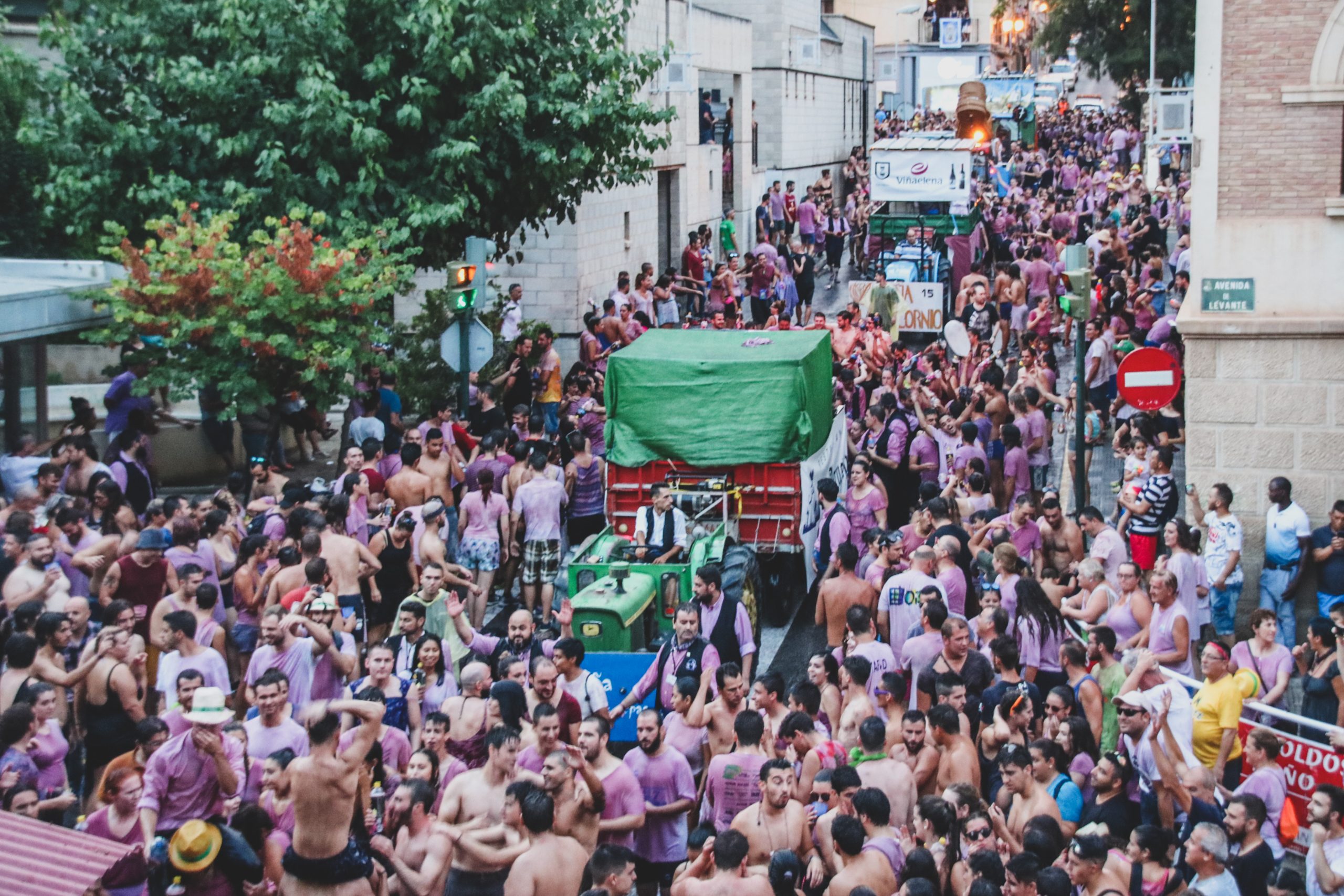 Jumilla vive la gran Cabalgata del Vino en el cierre de las fiestas de la Vendimia