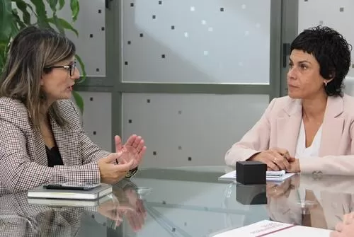La alcaldesa de Beniel se reúne con la nueva vicerrectora de Formación Continua de la UMU