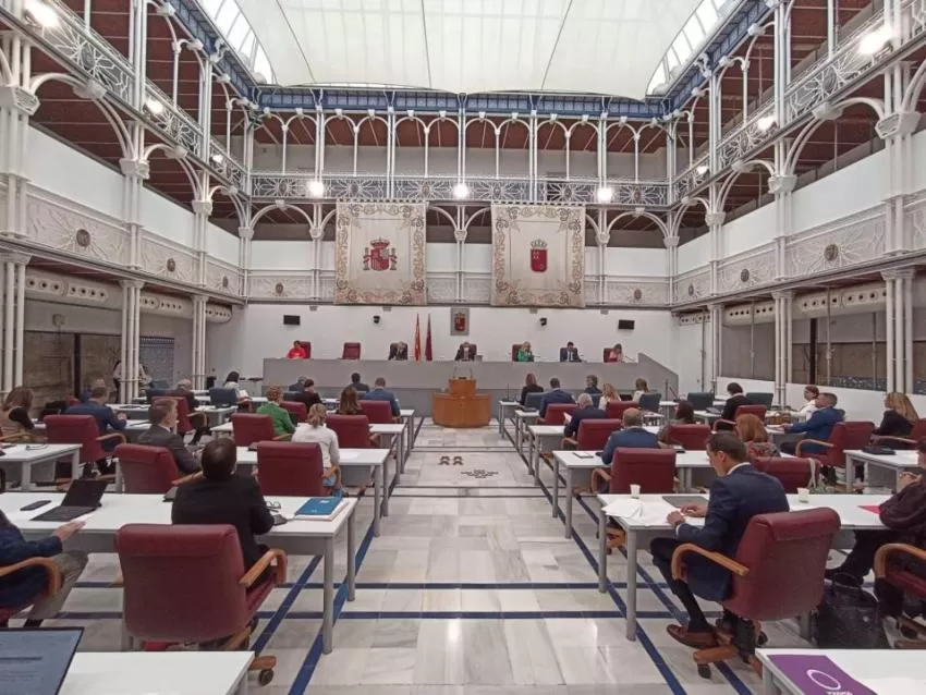 La Asamblea aprueba modificar la escala autonómica del IRPF que supondrá un ahorro a la población de 10 millones