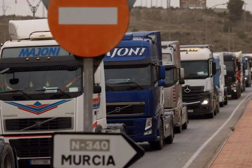 La caravana de camiones provoca retenciones en la circunvalación de la ciudad de Murcia