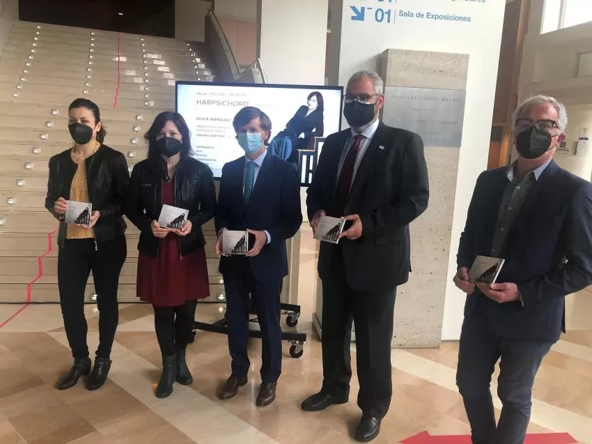 La clavecinista Silvia Márquez se une a la OSRM para presentar en directo su nuevo disco