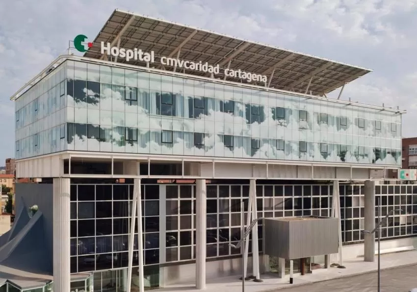 La clínica donde se llevó a cabo la cirugía estética de Sara Gómez reitera que se limitó a alquilar el quirófano