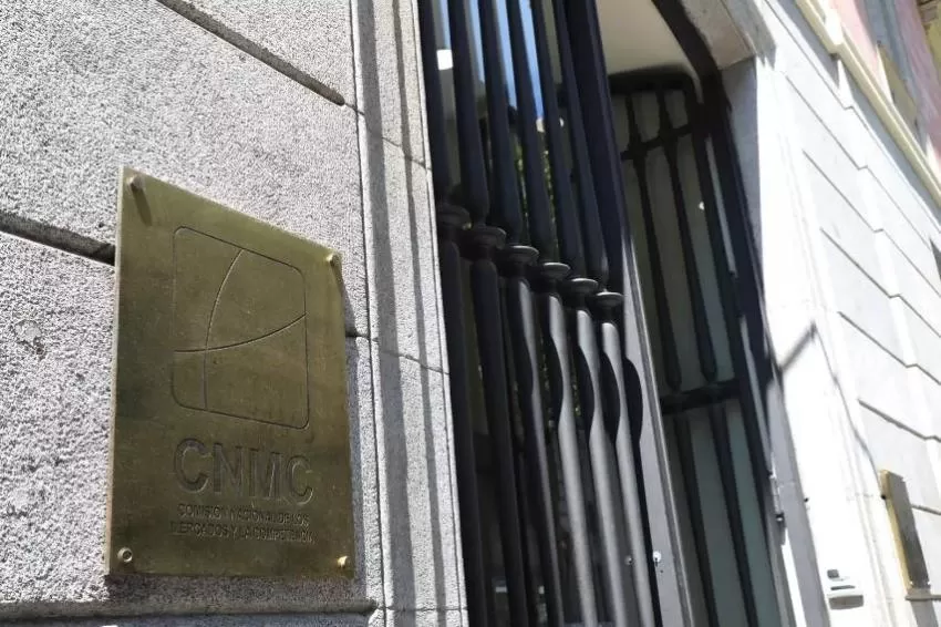 La CNMC multa con 203,6 millones a las principales constructoras españolas por alterar licitaciones públicas