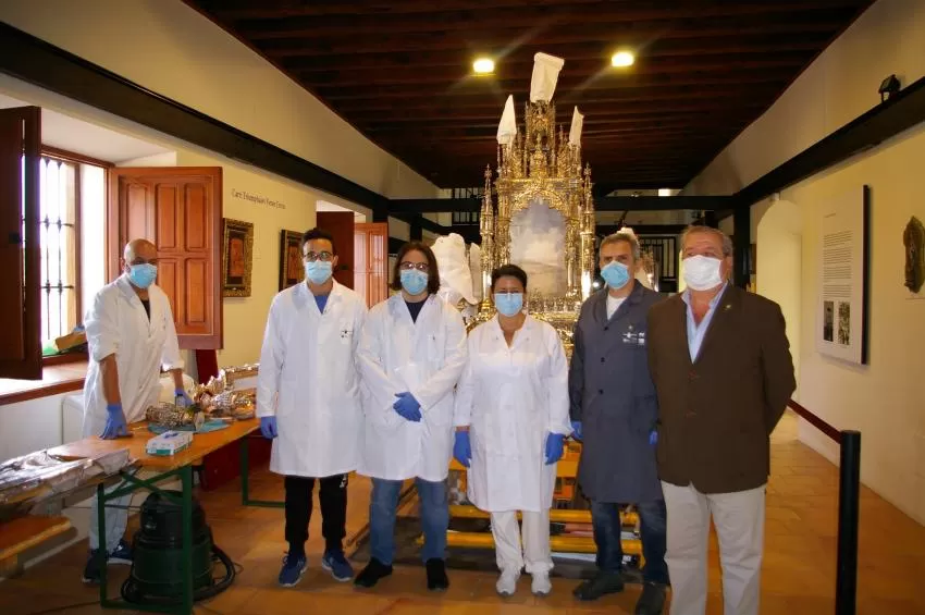 La Cofradía de la Vera Cruz renueva el convenio con FREMM para el mantenimiento de la custodia procesional