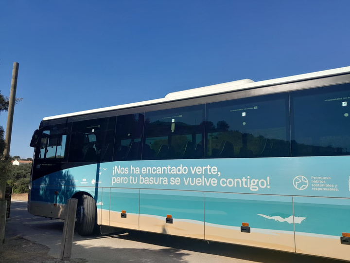 La Comunidad apela a la responsabilidad ciudadana para preservar los espacios naturales del litoral con la campaña 'Tu basura vuelve contigo'