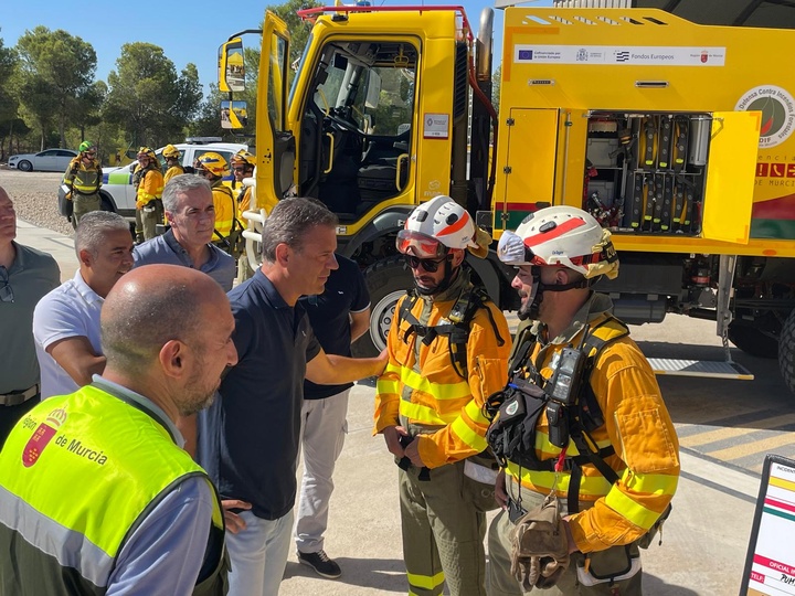 La Comunidad despliega el dispositivo para vigilar y combatir incendios en un verano "especialmente complejo"