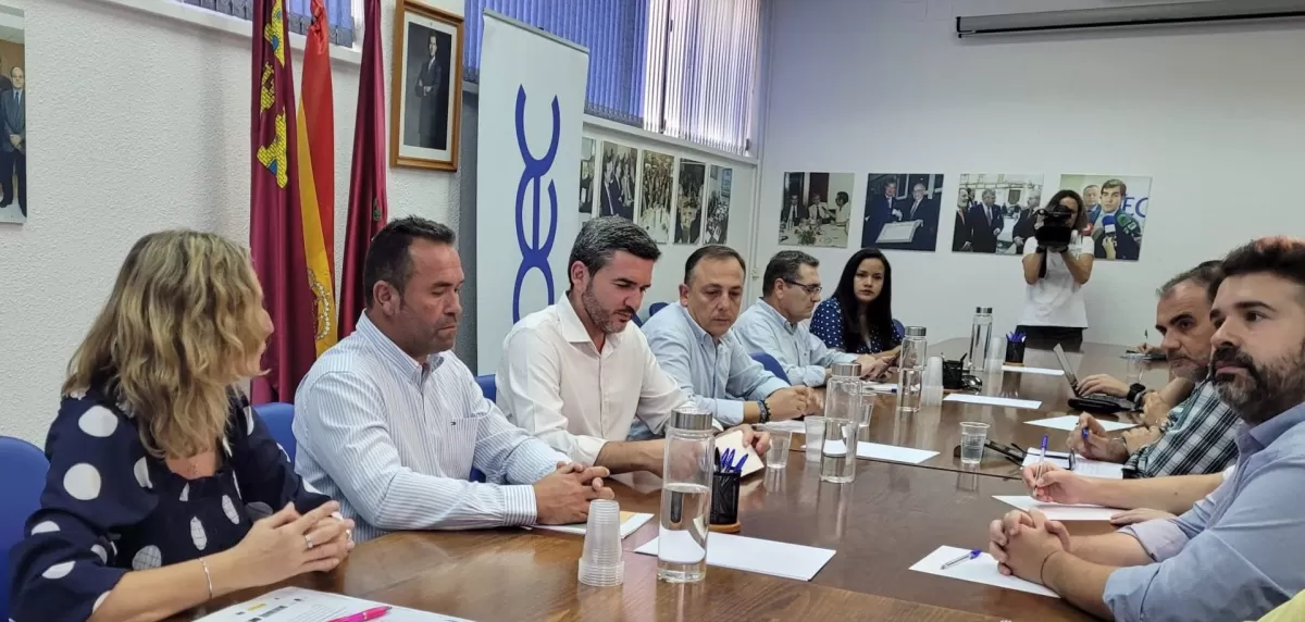 La Comunidad destaca la aportación del Grupo de Acción Local de Pesca a la innovación y mejora ambiental del litoral