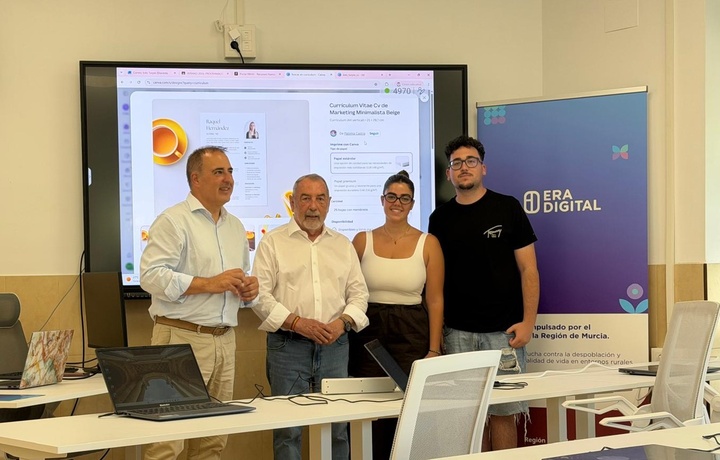 La Comunidad habilita un aula de formación en Ricote para facilitar la formación digital de los vecinos