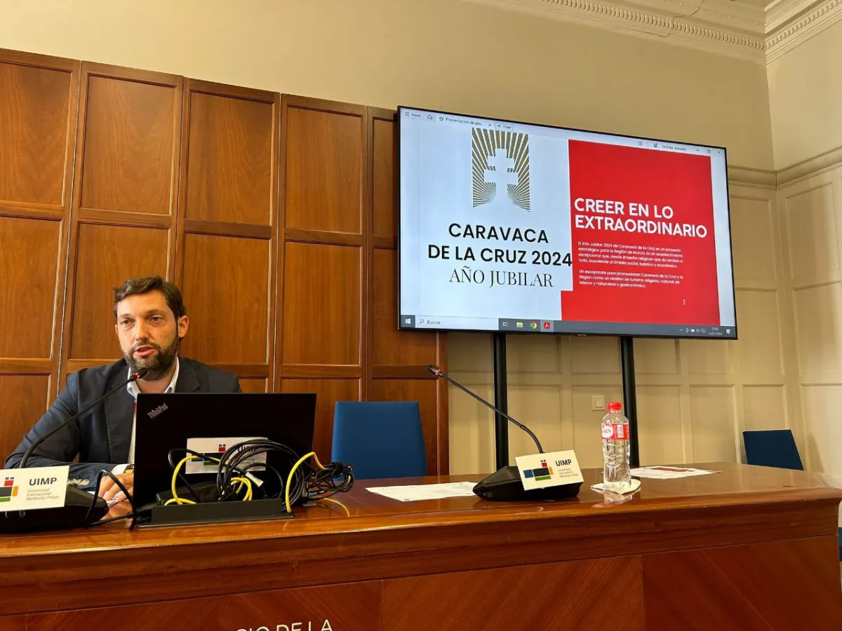 La Comunidad presenta el Año Jubilar de Caravaca de la Cruz 2024 como caso de éxito durante un curso de turismo religioso