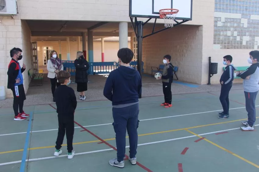 La escuela navideña municipal favorece la conciliación de decenas de familias pinatarenses