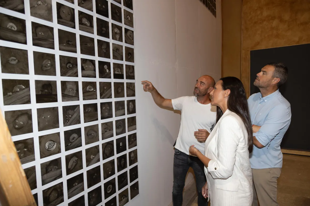 La exposición 'Los Asomados', de Lidó Rico, se suma a las actividades culturales del Año Jubilar de la Vera Cruz