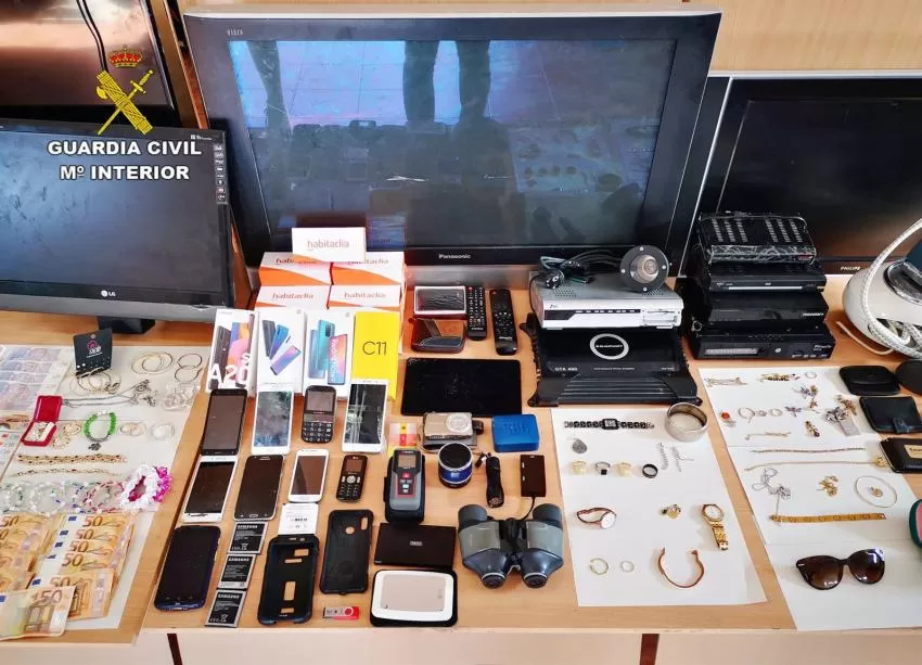 Dos detenidos por una veintena de robos en viviendas de Santomera y Murcia