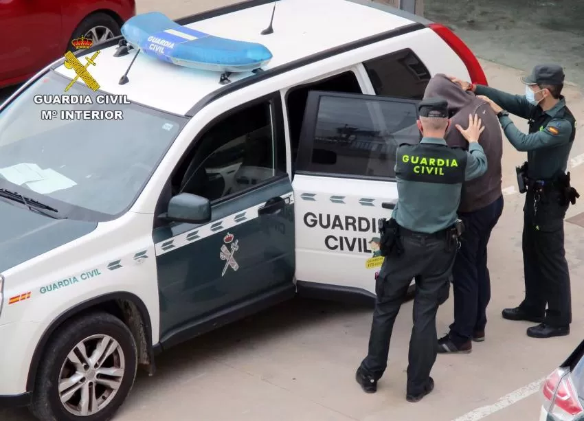 La Guardia Civil detiene en San Javier a un experimentado delincuente relacionado con una veintena de estafas