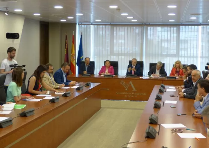 La Junta de Portavoces de la Asamblea fijará el lunes la fecha del debate de la moción de censura