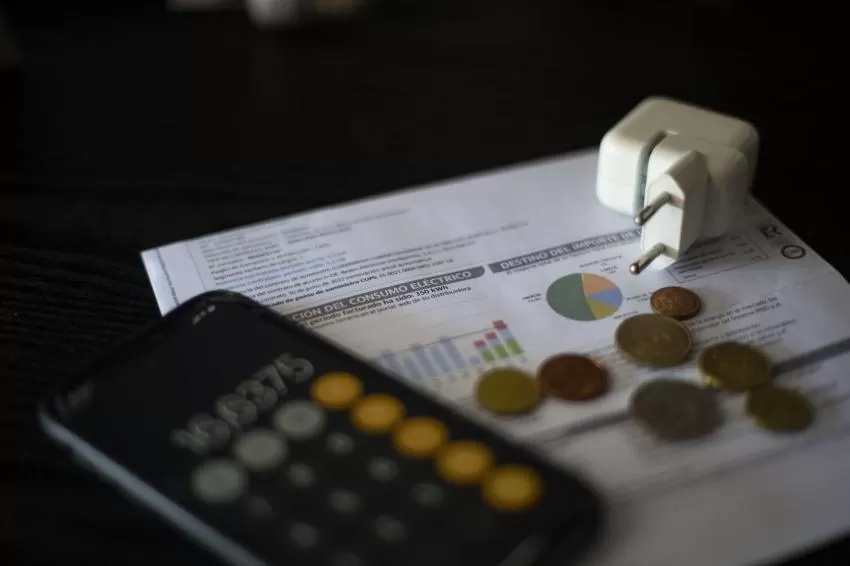 La luz seguirá cara en 2022, suben las tarifas del gas, los sellos, los peajes y con la vivienda al alza
