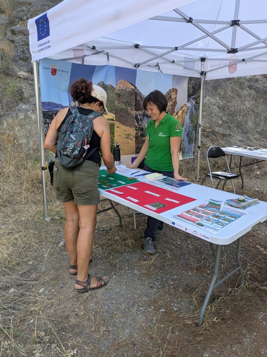 La Romería de la Fuensanta incorpora un punto de información ambiental con la 'Mochila de actividades' en El Valle.