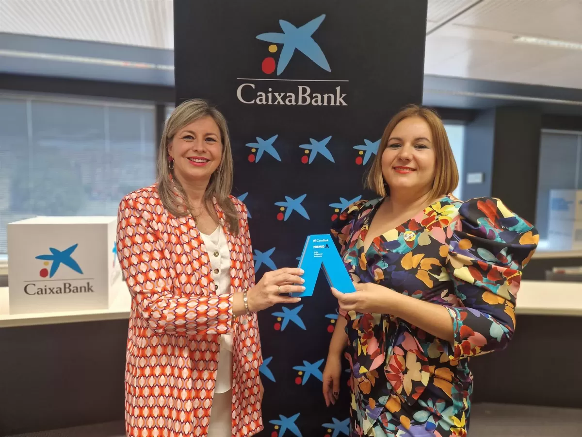 La murciana Elena María Esteban gana el 'Premio A Mujer Profesional Autónoma' de CaixaBank en la Región de Murcia