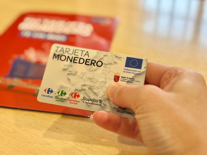 La nueva convocatoria de las 'tarjetas monedero' beneficiará a más de 3.000 familias vulnerables de la Región