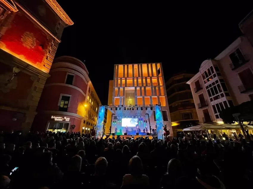 La Plaza Belluga acoge sones de Navidad al atardecer