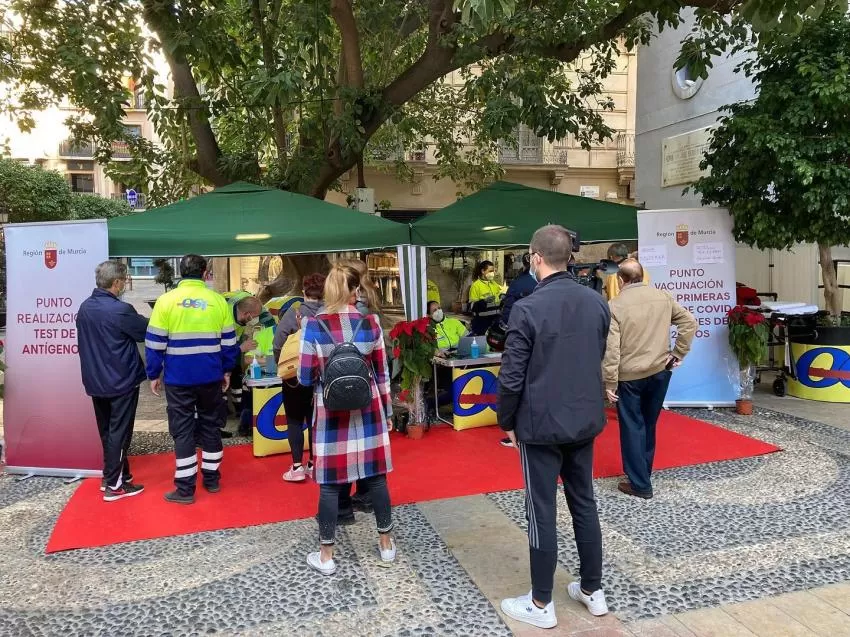 La Plaza Julián Romea de Murcia ofrece hoy un punto de vacunación y de realización de antígenos
