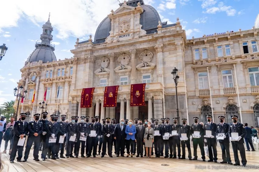 La Policía Local festeja a su patrón con la incorporación de 18 subinspectores que acaban de promocionar