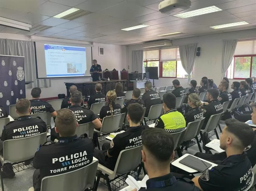 La Policía Nacional imparte jornadas de formación a los nuevos agentes de las policías locales de la Región