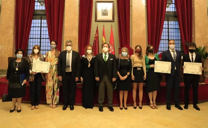 La Real Academia de Medicina premia a un estudiante y tres investigadoras de la UCAM