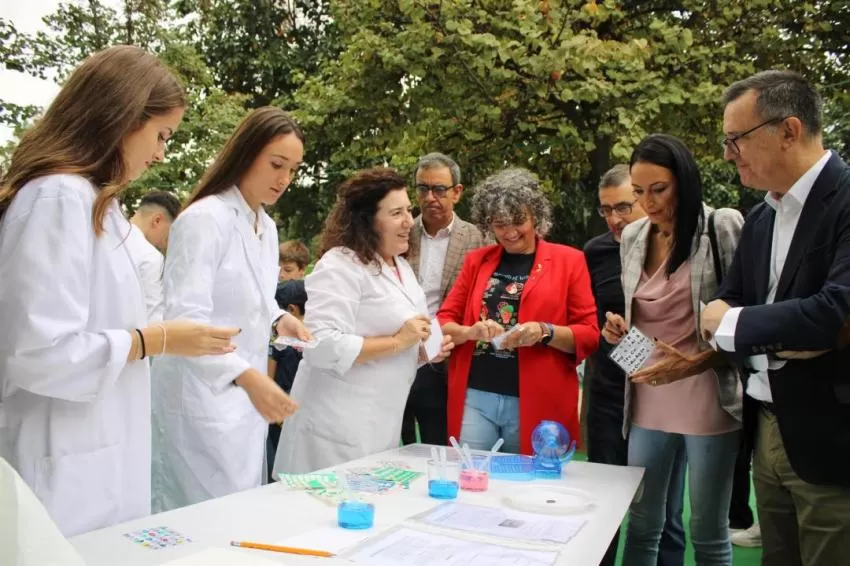 La Semana de la Ciencia y la Tecnología muestra el saber científico en el jardín del Malecón de Murcia