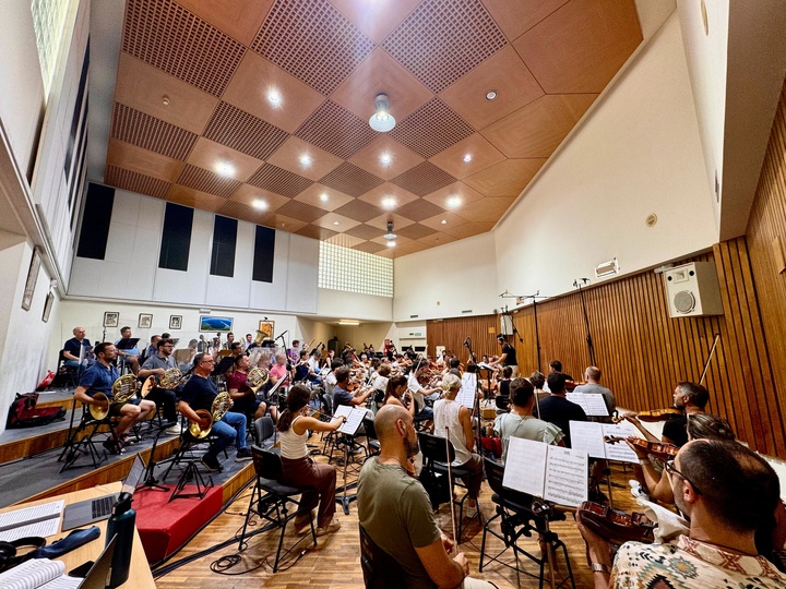 Santiago Segura y Ernesto Sevilla deslumbran en 'La Navidad en sus manos 2' con banda sonora de la Sinfónica de Murcia