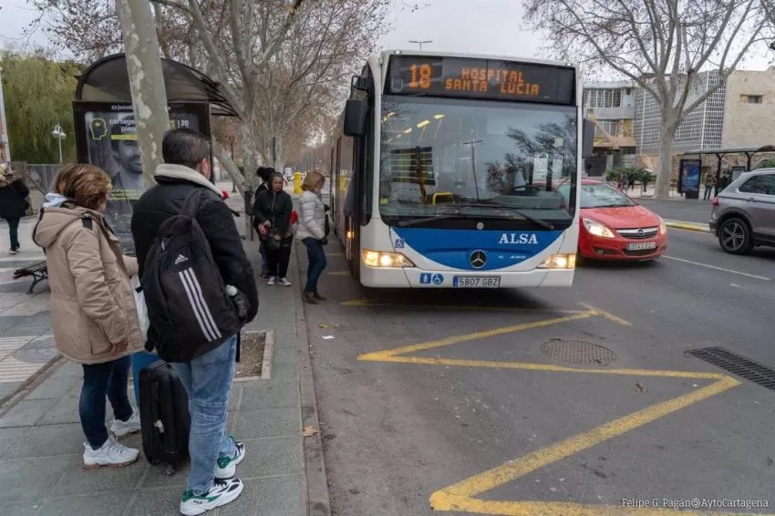 La tasa anual de viajeros en autobús aumenta un 15,4% en noviembre en la Región de Murcia