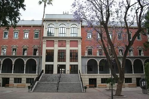 La UMU aclara que la reserva de su Paraninfo para el acto de Olona "siguió la normativa vigente"