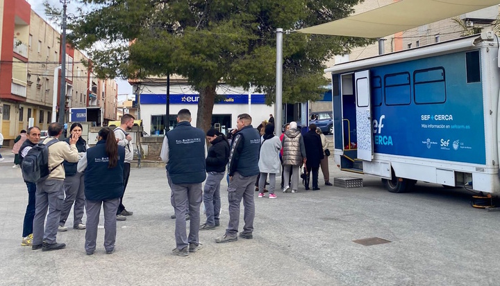 La unidad móvil del SEF atiende a más de mil personas en sus seis primeros meses de recorrido
