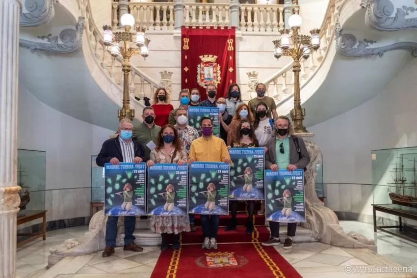 La Universidad Popular de Cartagena celebra el Día de la Tierra con una feria artesanal y un festival de música celta