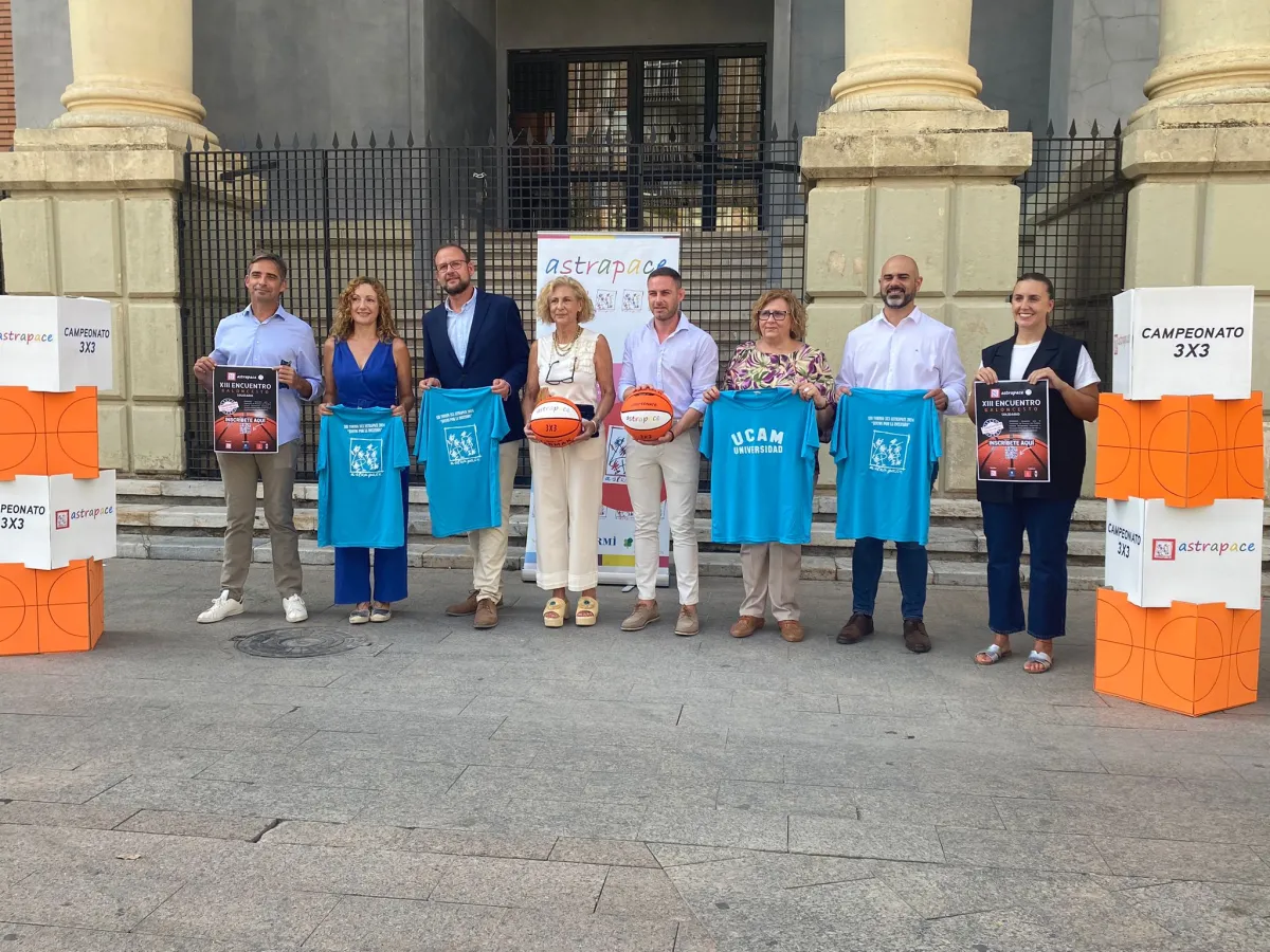 La XIII edición del torneo ‘3x3’ de ASTRAPACE celebra sus jornadas de baloncesto inclusivo en la plaza de la Merced