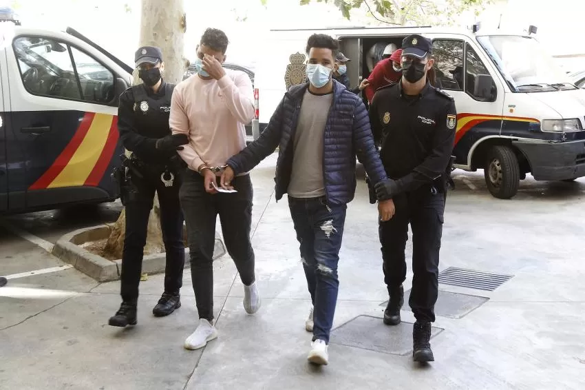 Las defensas de los marroquíes detenidos por la huida de un avión en Palma cuestionan la sedición y pedirán su libertad