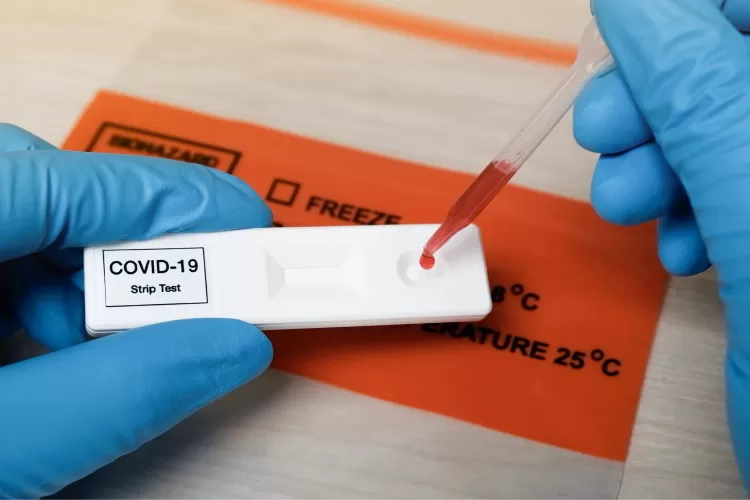 Las enfermeras piden al Gobierno que regule el precio de los test Covid en farmacias al igual que hizo con las mascarillas