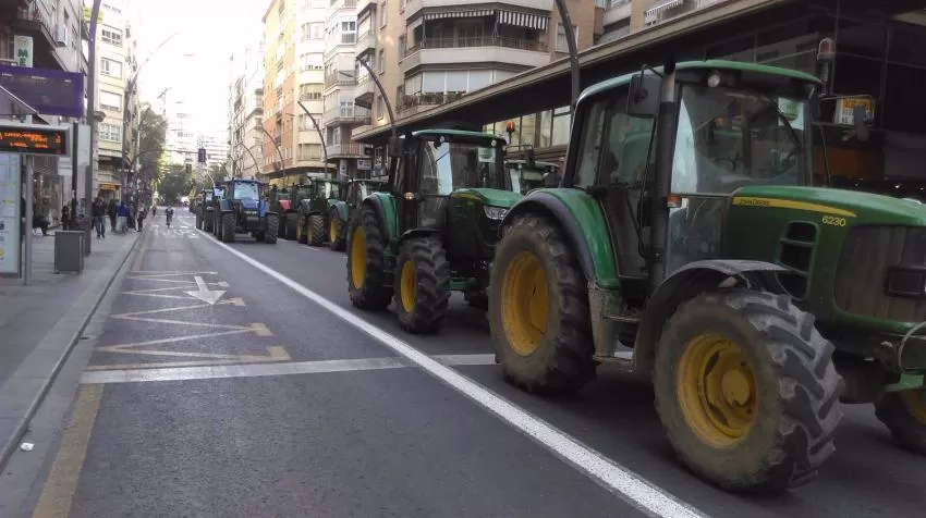 Las Organizaciones Agrarias ASAJA y COAG convocan este lunes una 'tractorada' en Jumilla