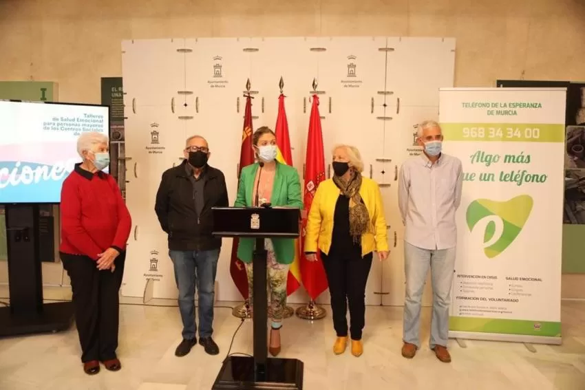 Las personas mayores de Murcia podrán participar en 18 talleres gratuitos sobre salud emocional