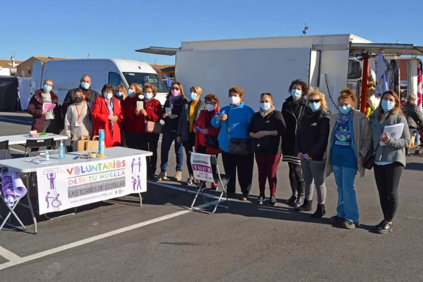 Las Torres de Cotillas celebra el Día de los Voluntarios con una jornada informativa en el mercado semanal