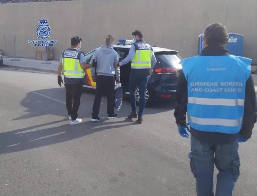 Localizan en un centro de menores de Murcia y detienen a un joven por un homicidio con arma blanca en Argelia