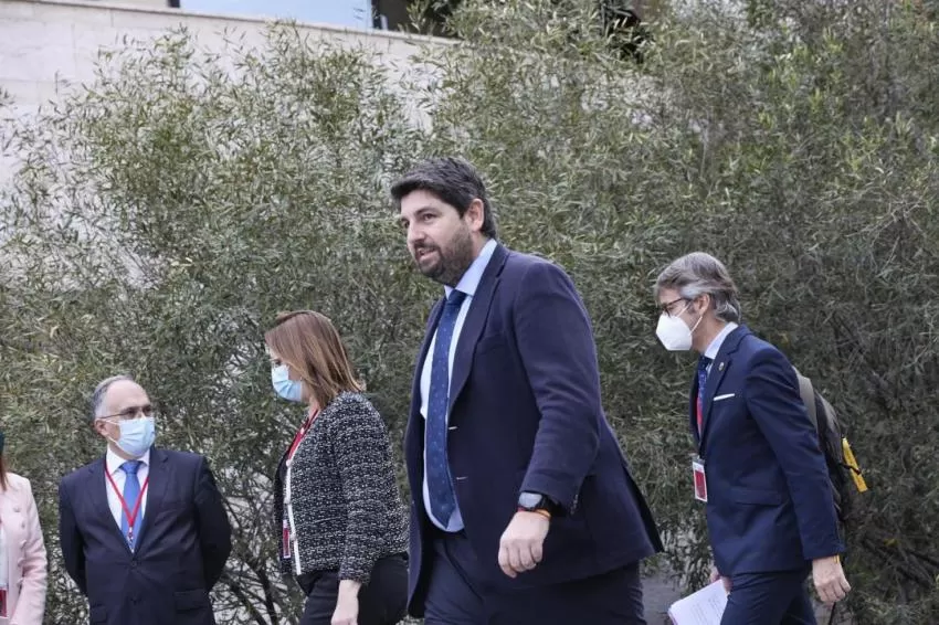 López Miras advierte sobre el Mar Menor: "O se actúa ya o habrá peces muertos en tres meses"